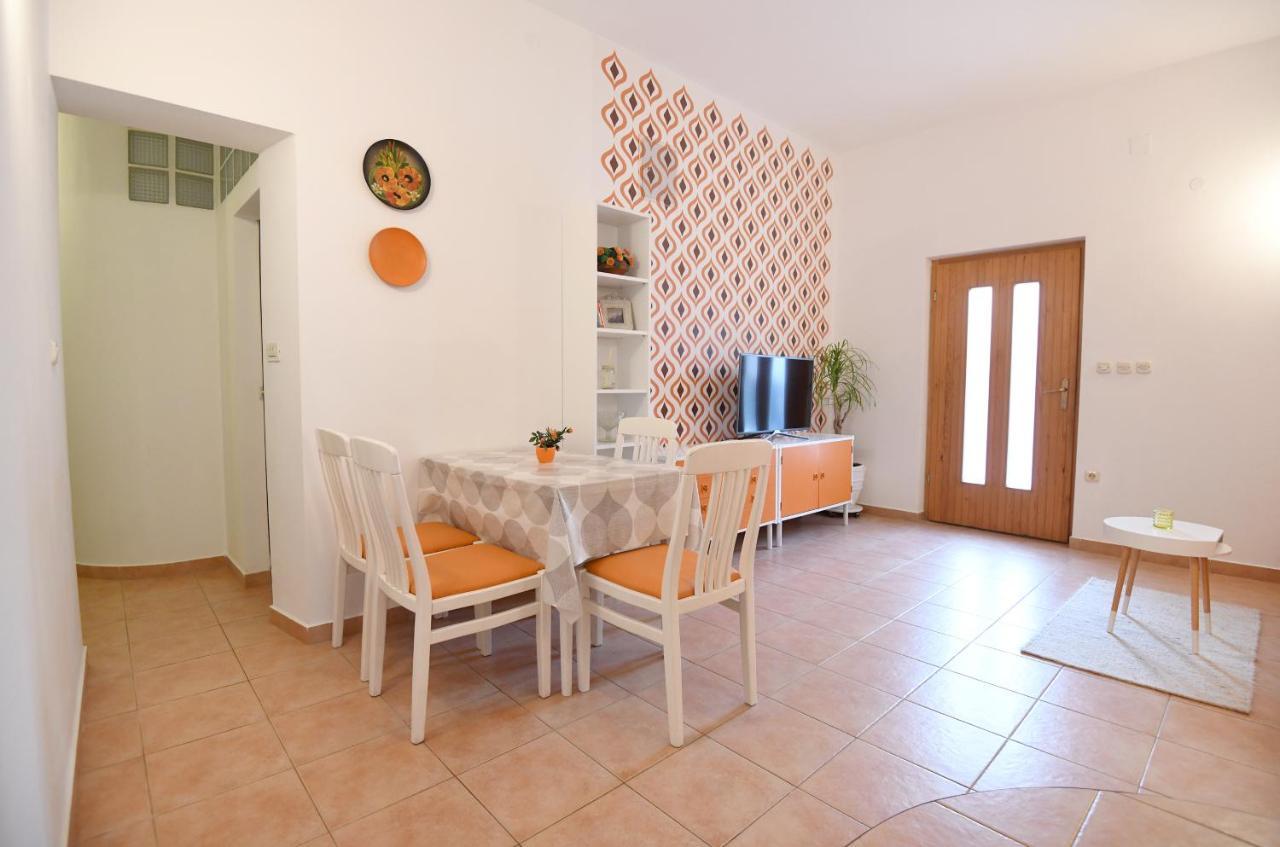 Rose Apartment Zara Esterno foto